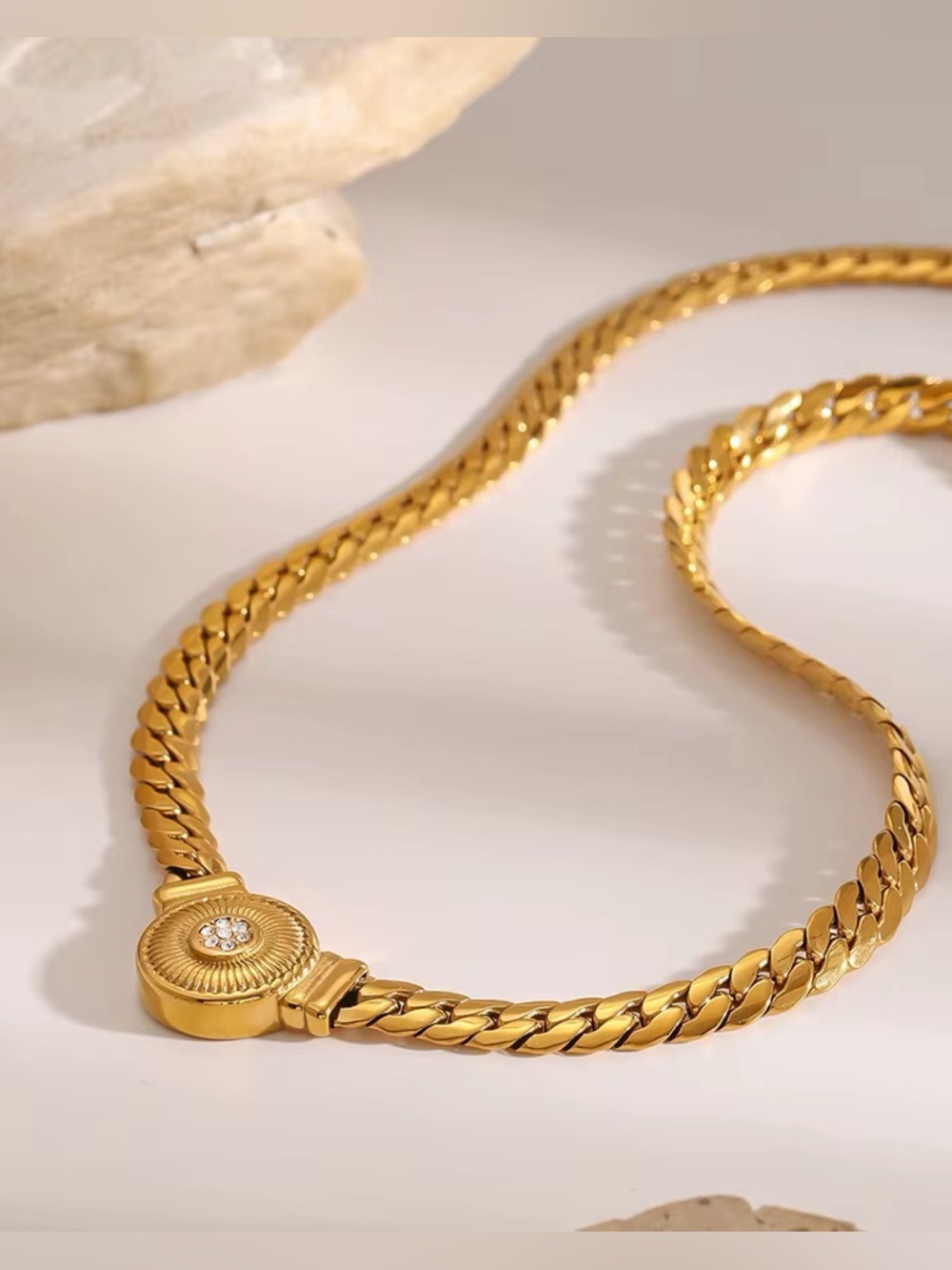 18K Gold Plated Vintage Inspired Medallion Pendant Cuban Link Chain Necklace - Picture 5 of 10